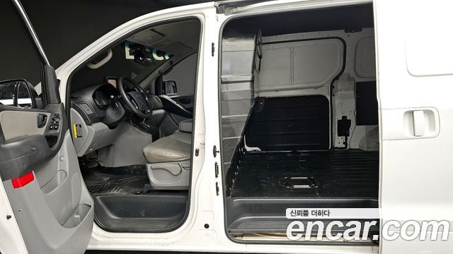 Hyundai Starex 2017 — photo 12