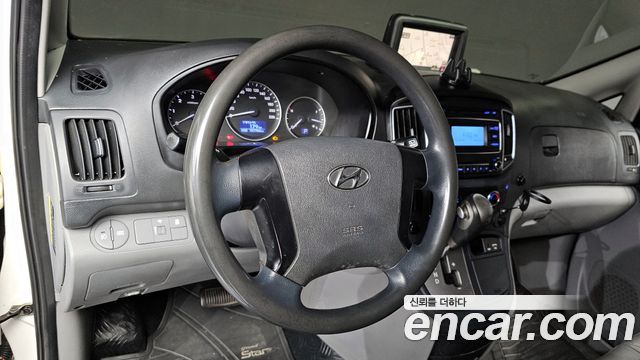 Hyundai Starex 2017 — photo 13