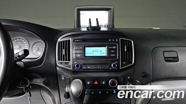 Hyundai Starex 2017 — photo 16