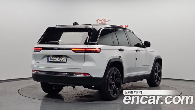 Jeep Cherokee 2023 — photo 2