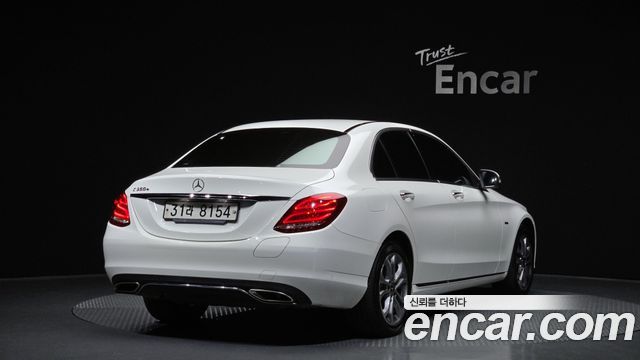 Mercedes-Benz C-Class 2018 — photo 2