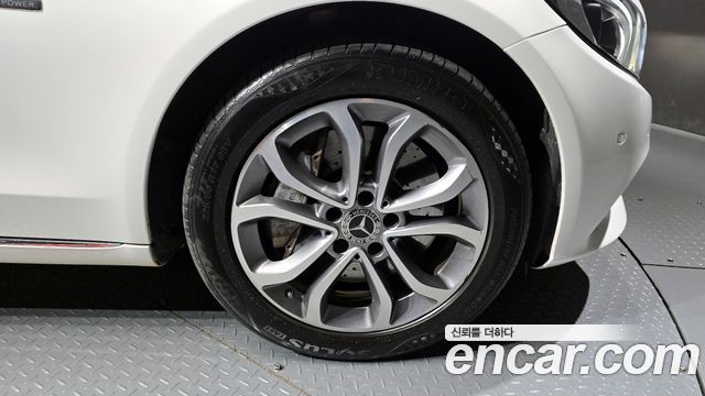 Mercedes-Benz C-Class 2018 — photo 5