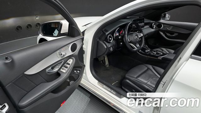 Mercedes-Benz C-Class 2018 — photo 10