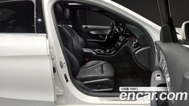 Mercedes-Benz C-Class 2018 — photo 11