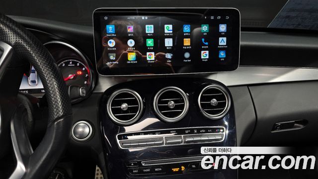 Mercedes-Benz C-Class 2018 — photo 16