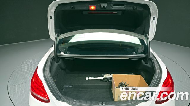 Mercedes-Benz C-Class 2018 — photo 20