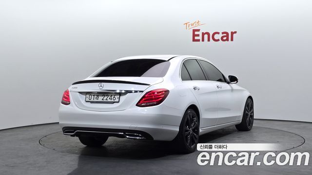 Mercedes-Benz C-Class 2018 — photo 2