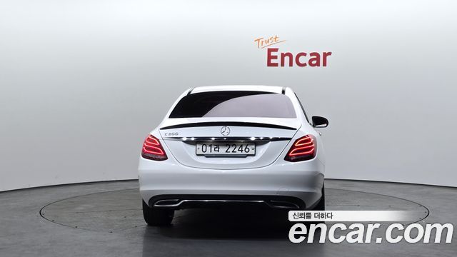 Mercedes-Benz C-Class 2018 — photo 4