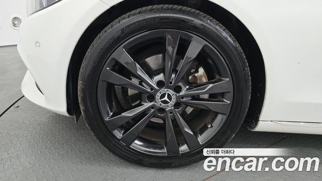 Mercedes-Benz C-Class 2018 — photo 5