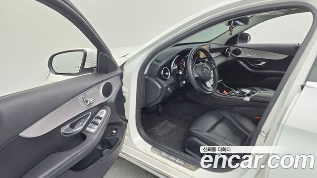 Mercedes-Benz C-Class 2018 — photo 10