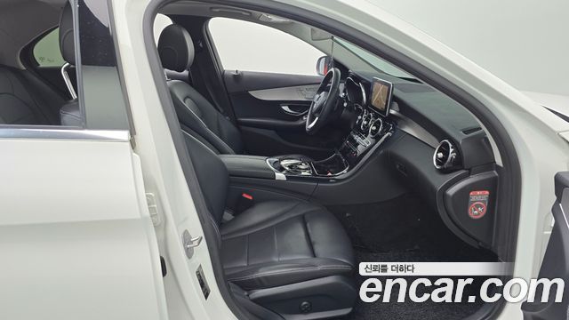 Mercedes-Benz C-Class 2018 — photo 11