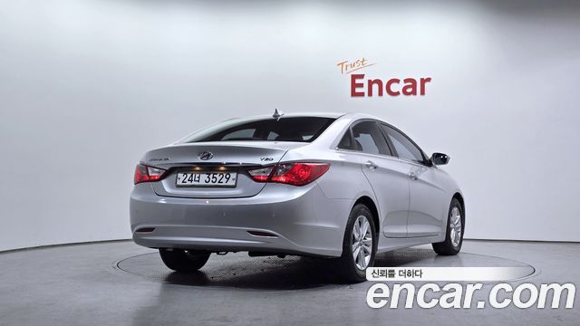 Hyundai Sonata 2010 — photo 2