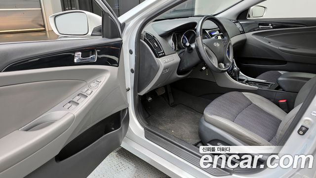 Hyundai Sonata 2010 — photo 11