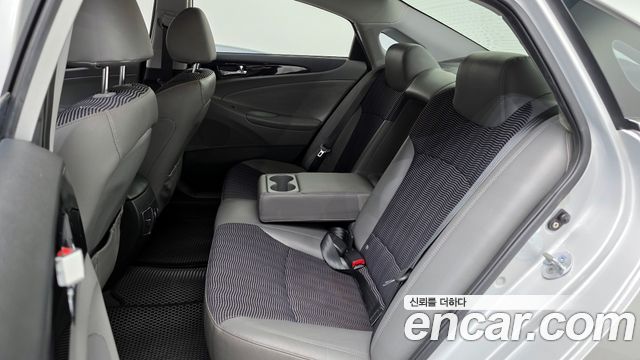 Hyundai Sonata 2010 — photo 12