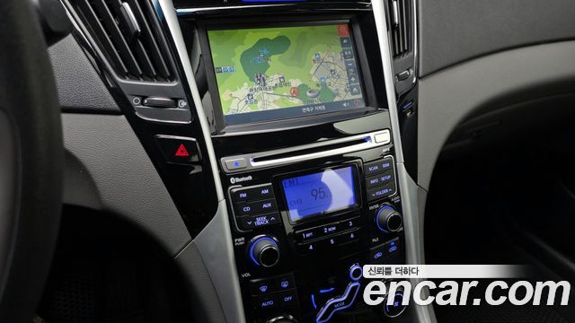 Hyundai Sonata 2010 — photo 14