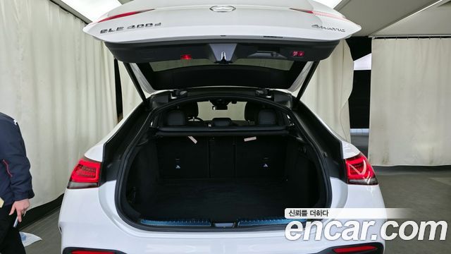 Mercedes-Benz GLE-Class 2022 — photo 20
