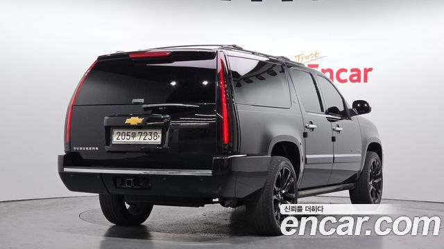 Chevrolet Surburban 2013 — photo 2