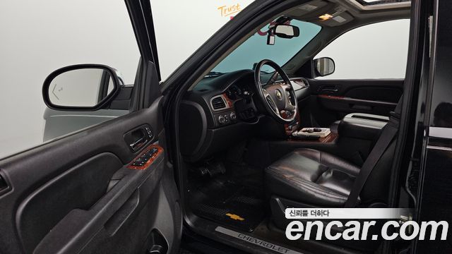 Chevrolet Surburban 2013 — photo 10