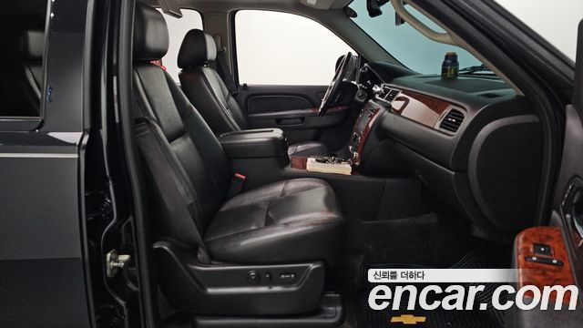 Chevrolet Surburban 2013 — photo 11