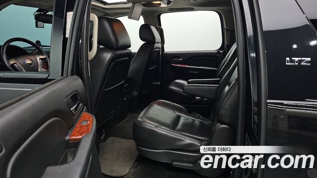 Chevrolet Surburban 2013 — photo 13