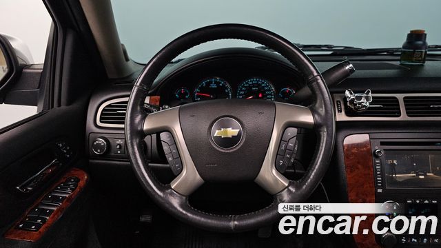 Chevrolet Surburban 2013 — photo 14