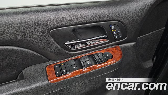 Chevrolet Surburban 2013 — photo 17