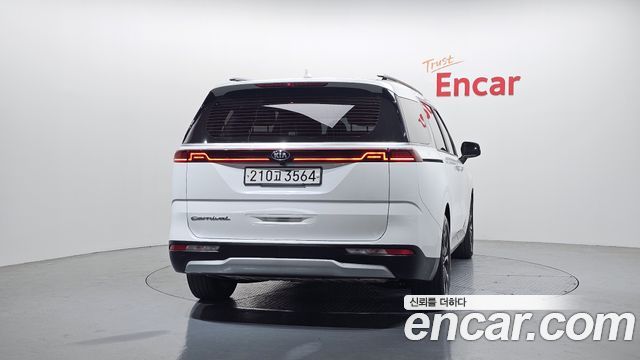 Kia Canival 2021 — photo 4