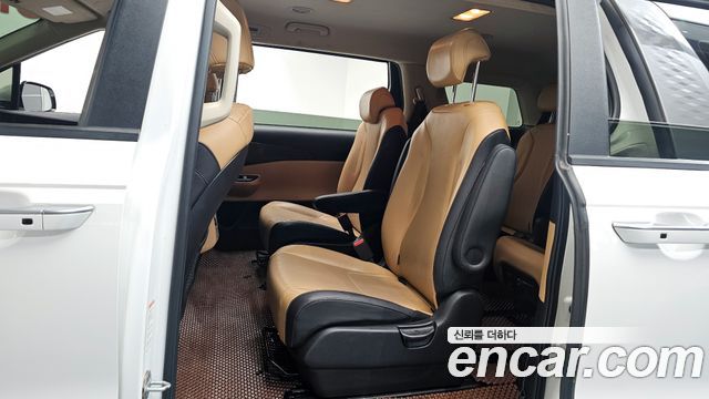 Kia Canival 2021 — photo 11