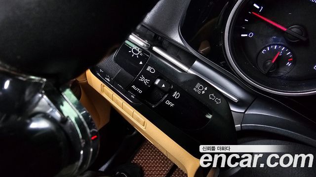 Kia Canival 2021 — photo 16
