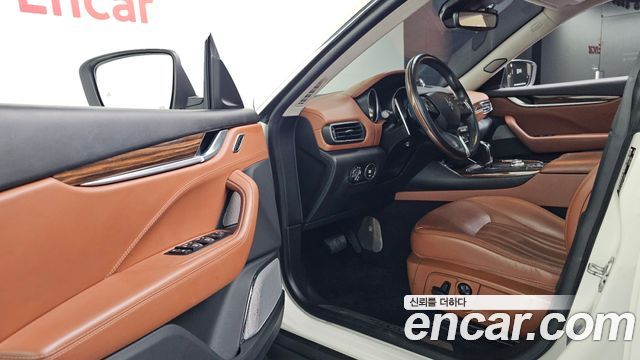 Maserati Levante 2017 — photo 10