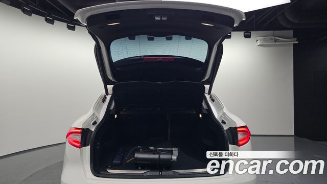 Maserati Levante 2017 — photo 20