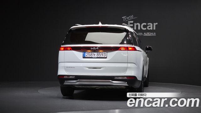 Kia Canival 2023 — photo 4