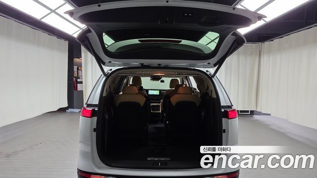 Kia Canival 2023 — photo 20