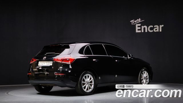 Mercedes-Benz A-Class 2019 — photo 2