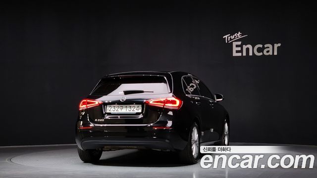 Mercedes-Benz A-Class 2019 — photo 4