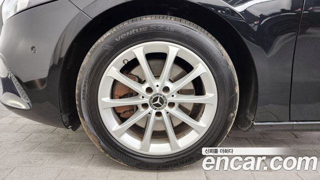 Mercedes-Benz A-Class 2019 — photo 5