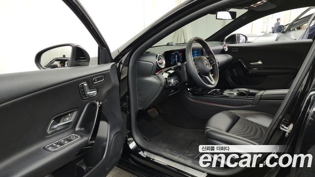 Mercedes-Benz A-Class 2019 — photo 10