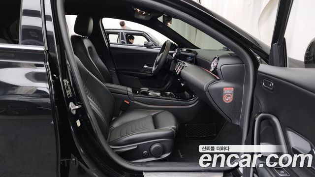Mercedes-Benz A-Class 2019 — photo 11