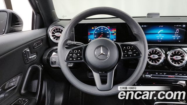 Mercedes-Benz A-Class 2019 — photo 13