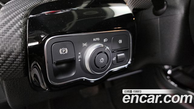 Mercedes-Benz A-Class 2019 — photo 17