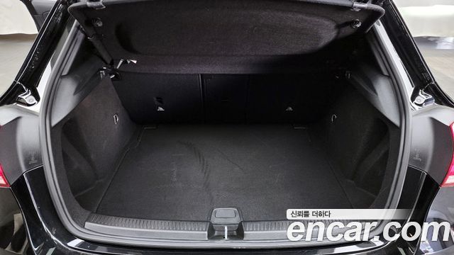 Mercedes-Benz A-Class 2019 — photo 20