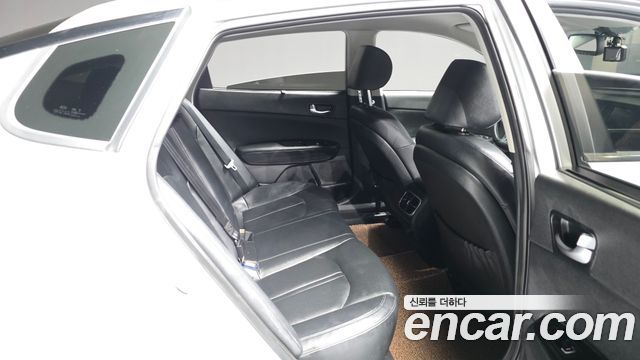 Kia K5 2016 — photo 12