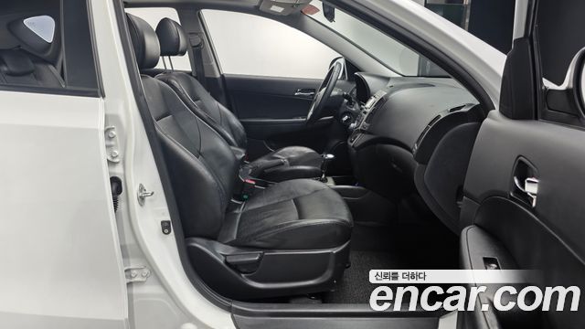Hyundai i30 2009 — photo 10