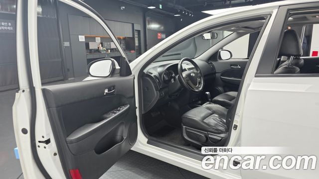 Hyundai i30 2009 — photo 11