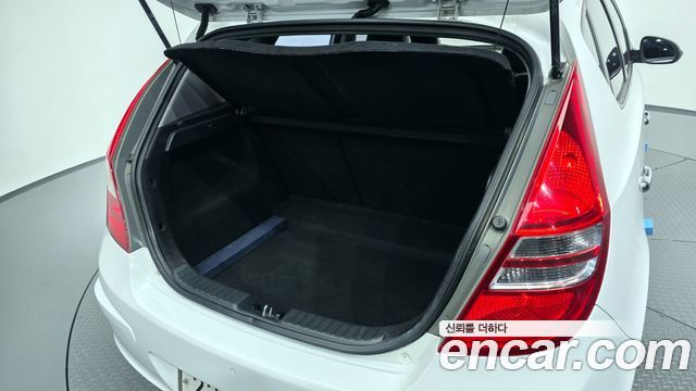 Hyundai i30 2009 — photo 20
