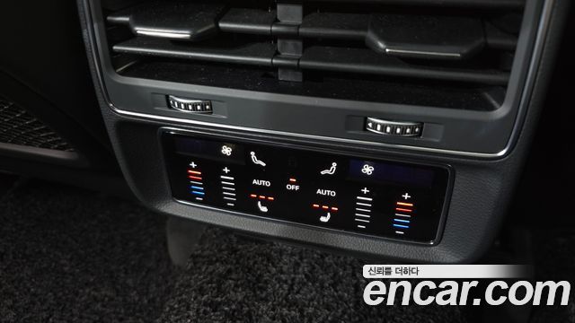 Audi Q8 2021 — photo 18