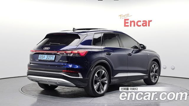 Audi Q4 e-tron 2022 — photo 2