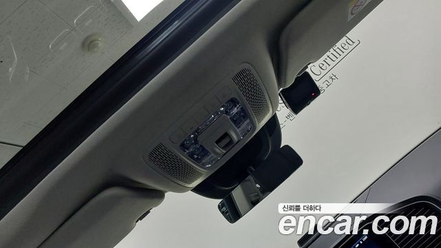 Mercedes-Benz GLE-Class 2025 — photo 17
