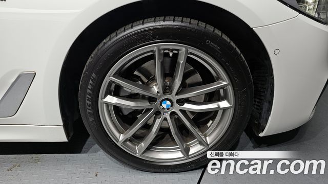 BMW 5-Series 2020 — photo 5