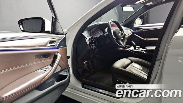 BMW 5-Series 2020 — photo 12